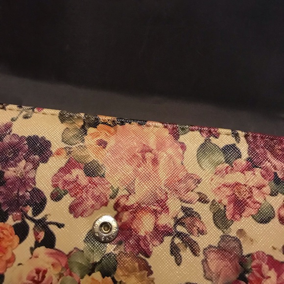 Vintage Floral Button Clasp Wallet Clutch - Picture 3 of 6